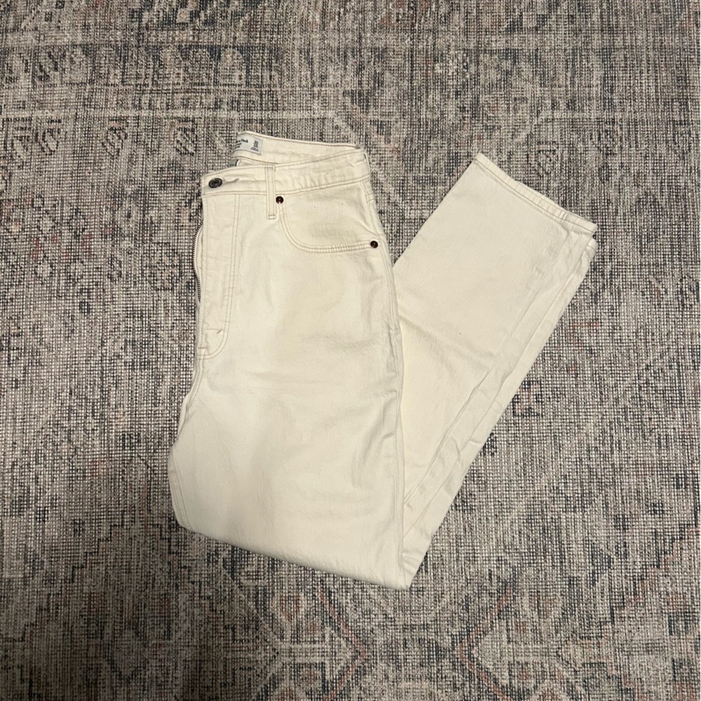 A&F Curve Love Ankle Straight Jeans, Cream, Long
